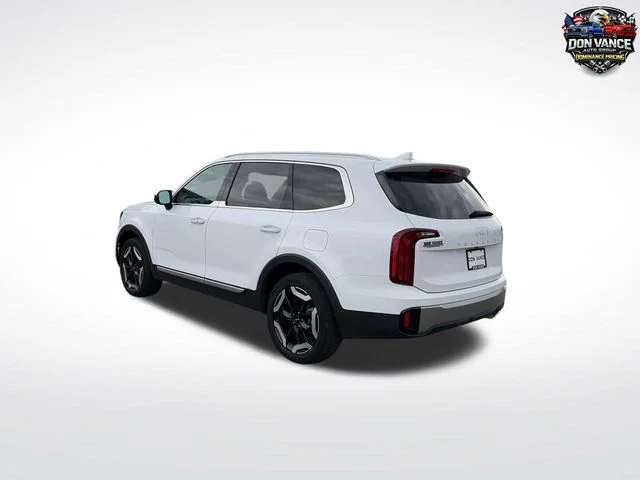 Used 2025 White Kia S image 3