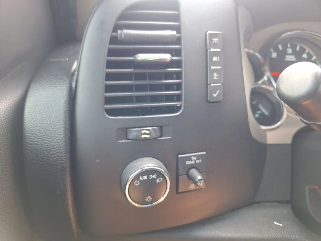 Used 2013 White GMC SLE image 11