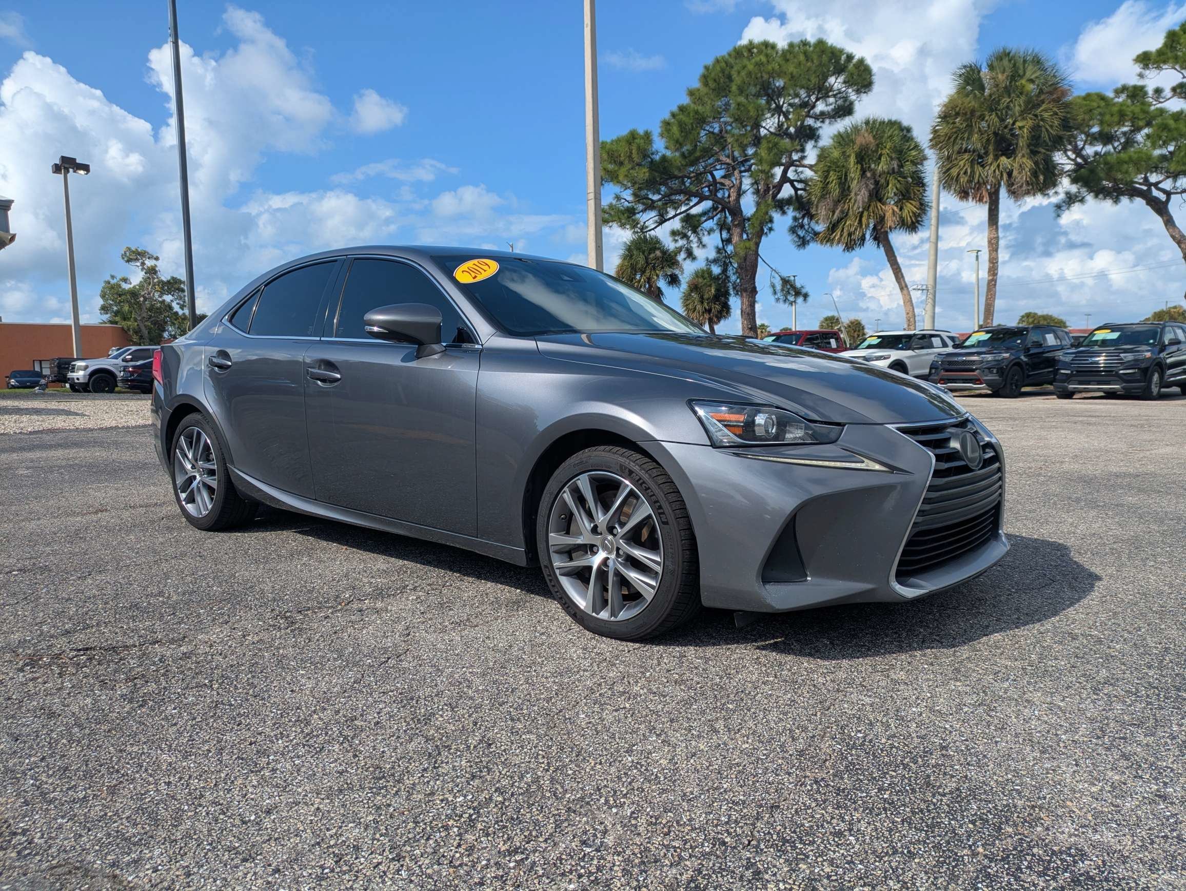 Used 2019  Lexus  image 2