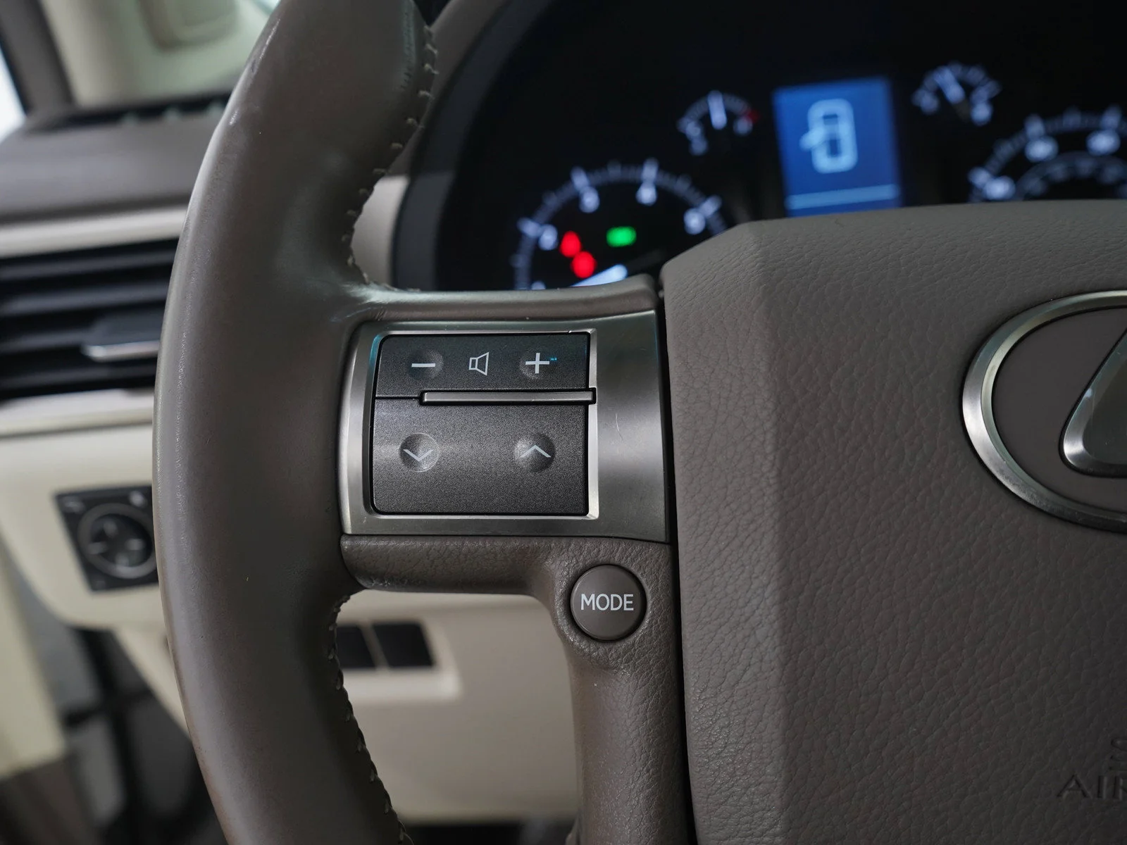 Used 2014 Starfire Pearl Lexus 4WD 4dr image 26