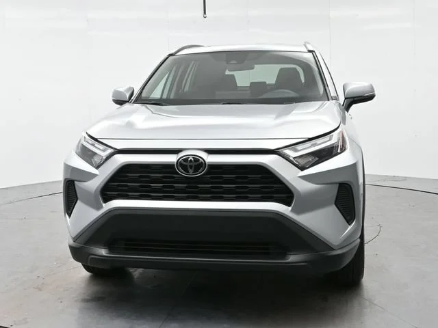 Used 2024 Silver Sky Metall Toyota XLE image 2