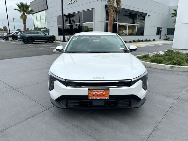 New 2026 Snow White Pearl Kia LXS image 2