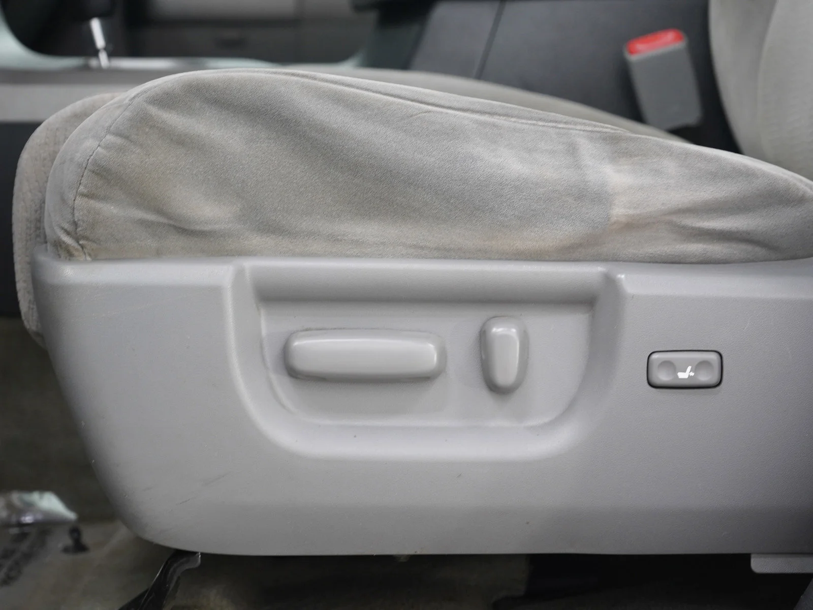 Used 2010 Silver Sky Metallic Toyota SR5 image 23