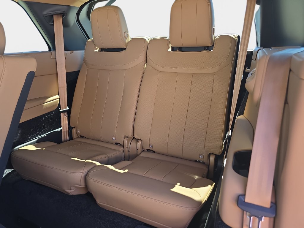 New 2027 Belgravia Green Land Rover SE LWB image 13
