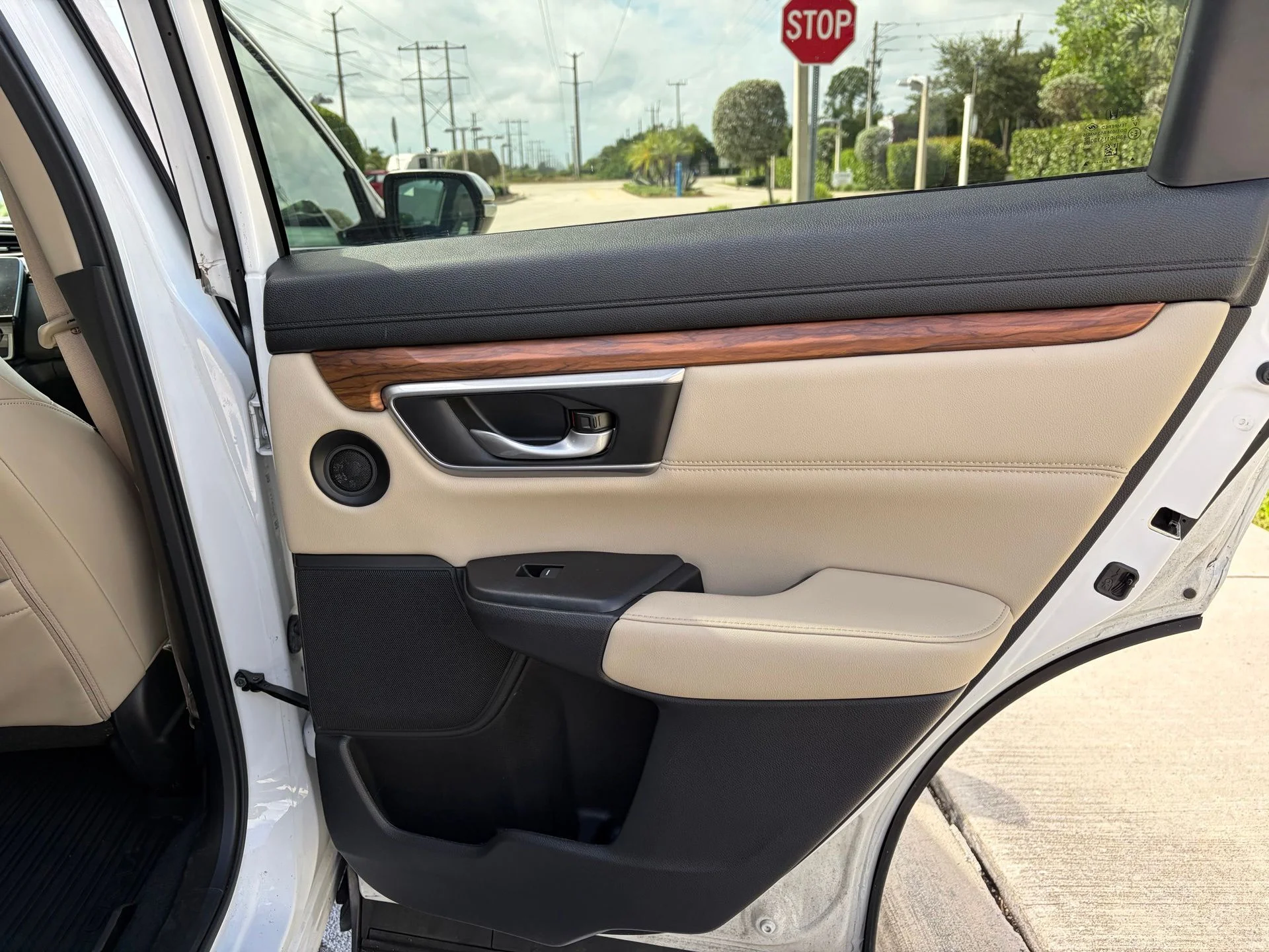 Used 2022 Platinum White Pearl Honda EX-L image 18