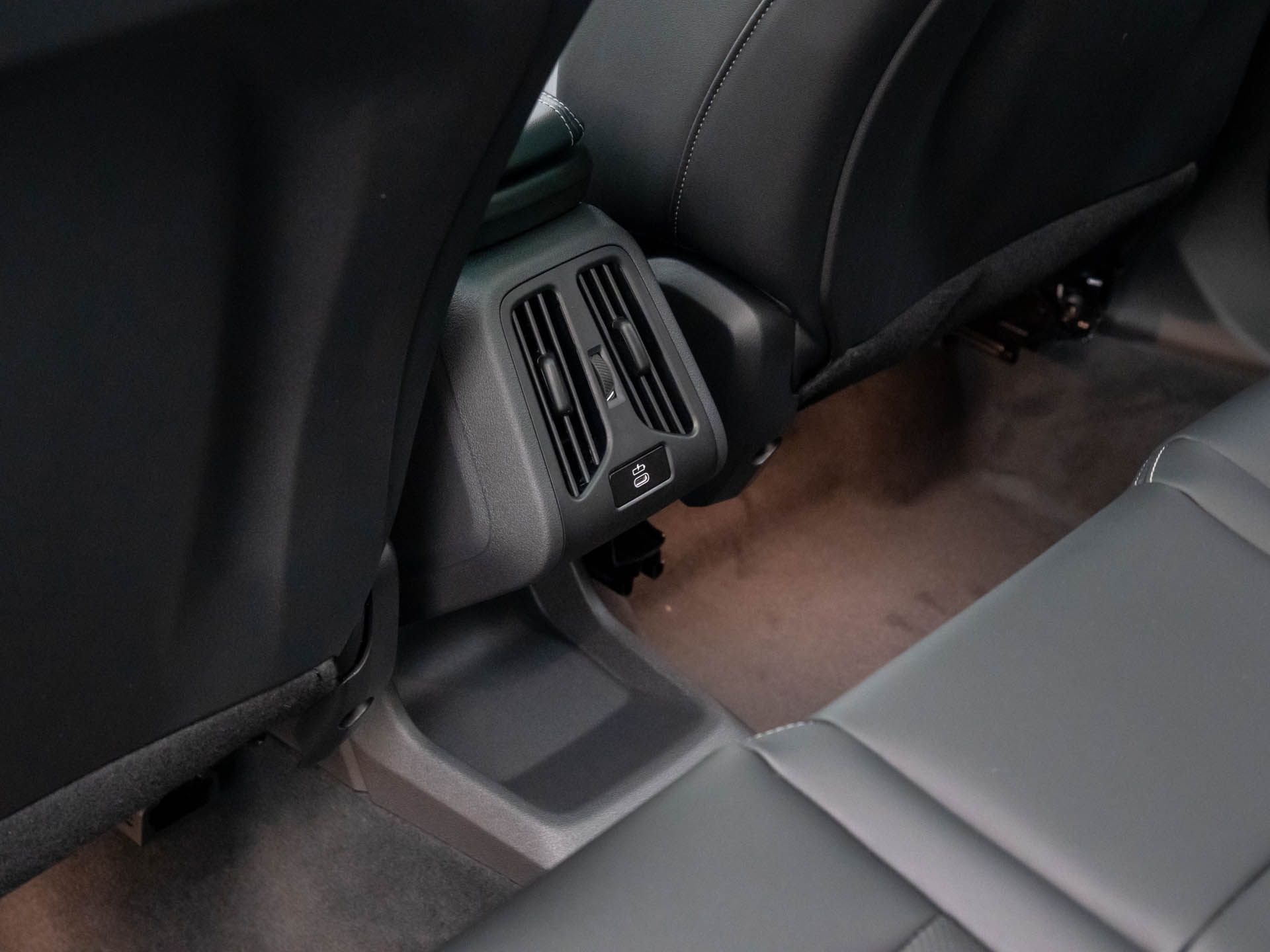 New 2026 Jet Black BMW xDrive28i image 19