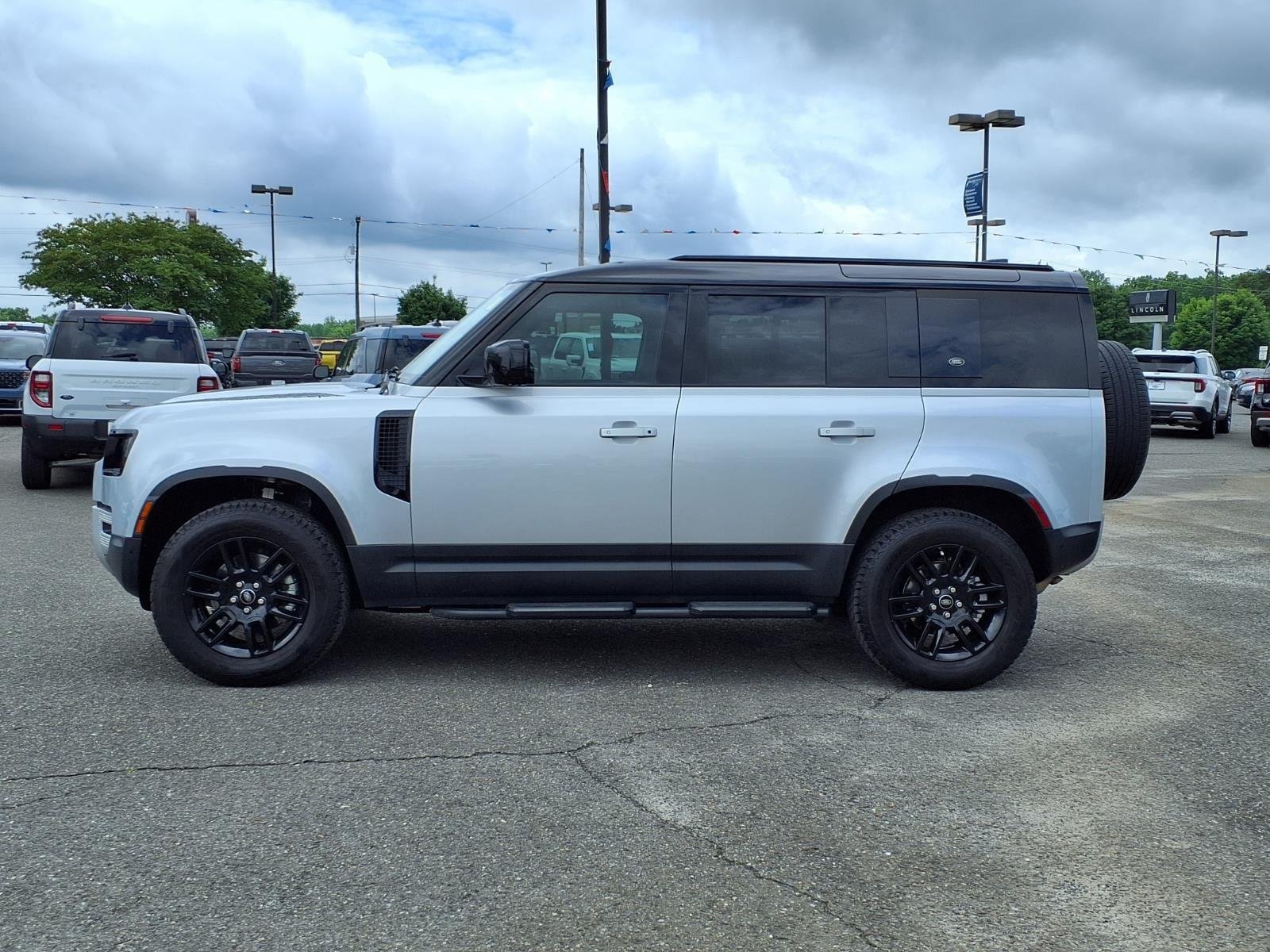 Used 2021 Hakuba Silver Metallic Land Rover S image 3