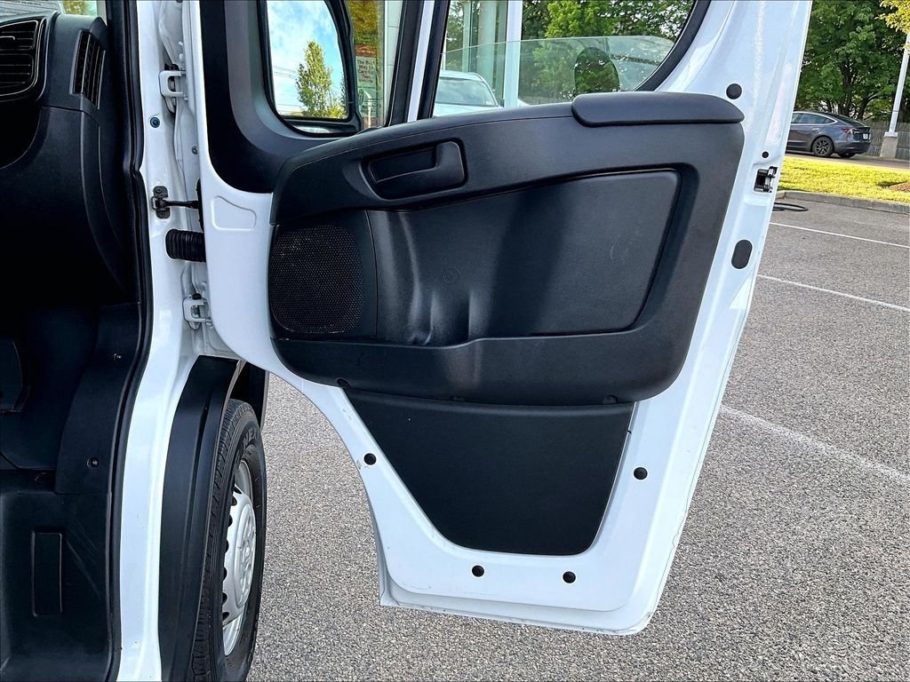 Used 2025 White Ram Base image 12
