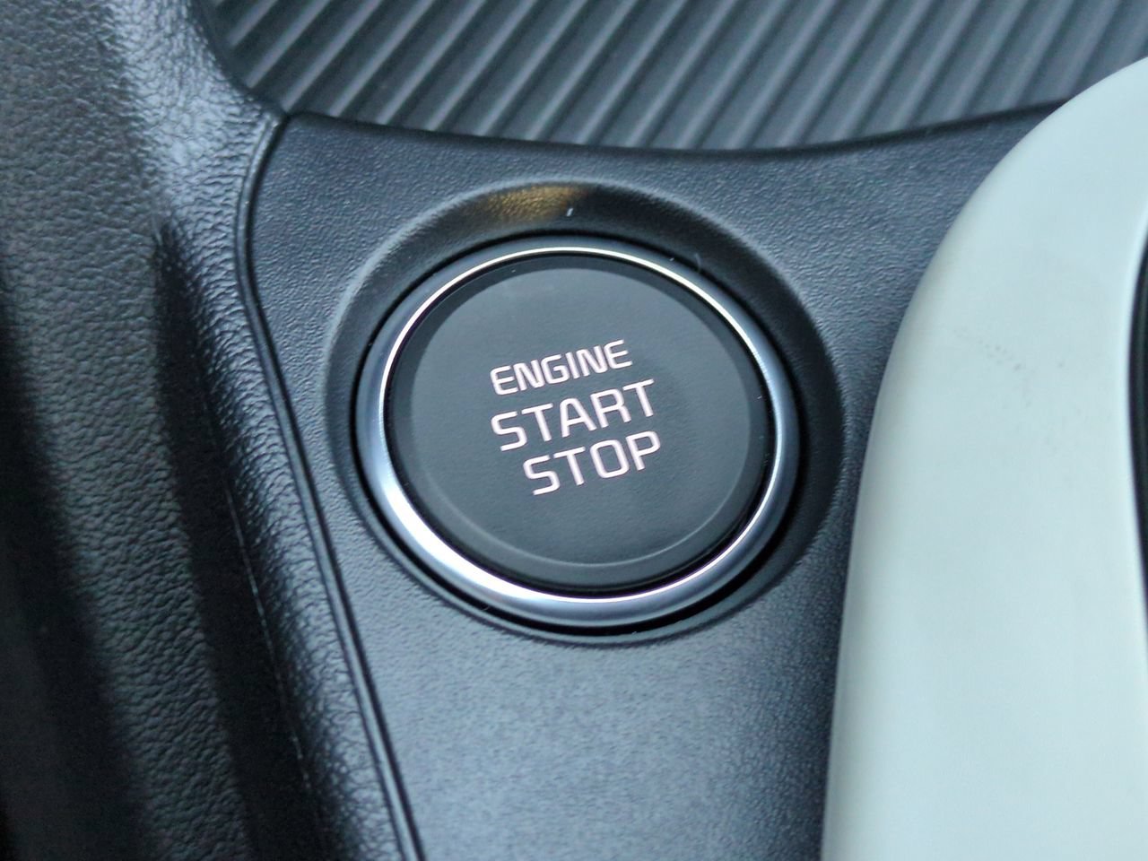 New 2025 Snow White Pearl Kia GT-Line Turbo image 34
