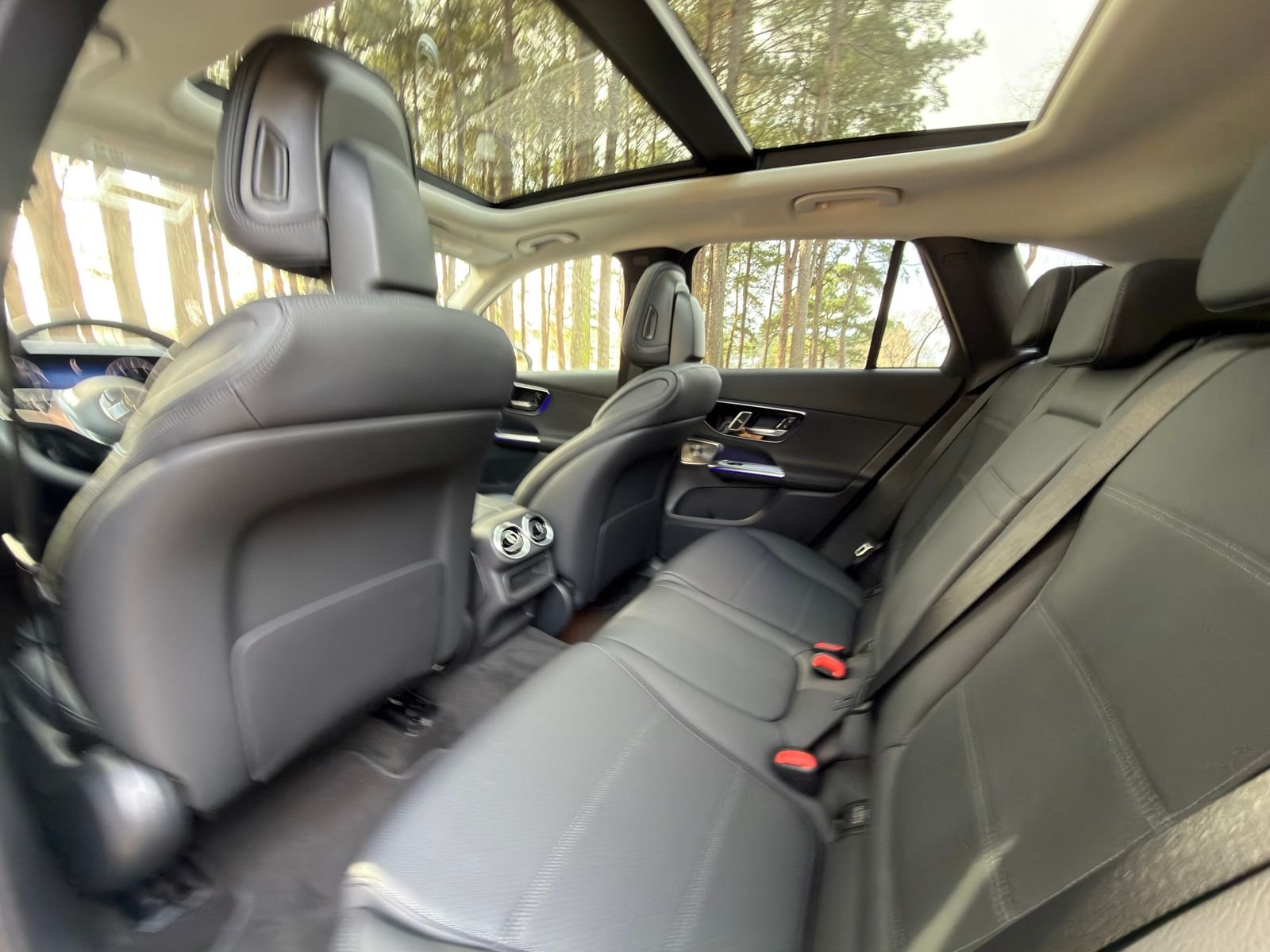 New 2026 MANUFAKTUR Moonlight White Metallic Mercedes-Benz GLC 300 image 15