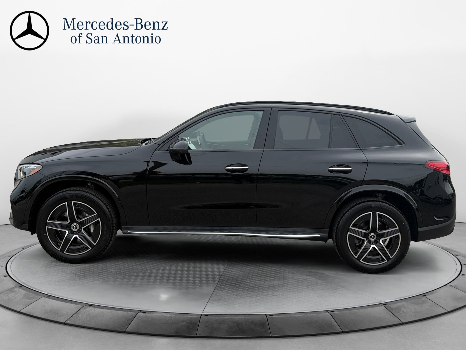 New 2026 Black Mercedes-Benz GLC 300 image 29