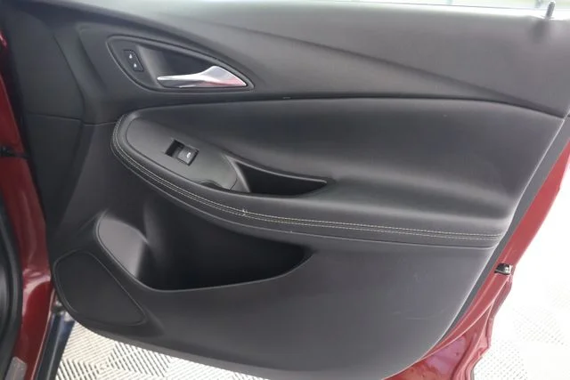 Used 2022 Red Buick Essence image 29