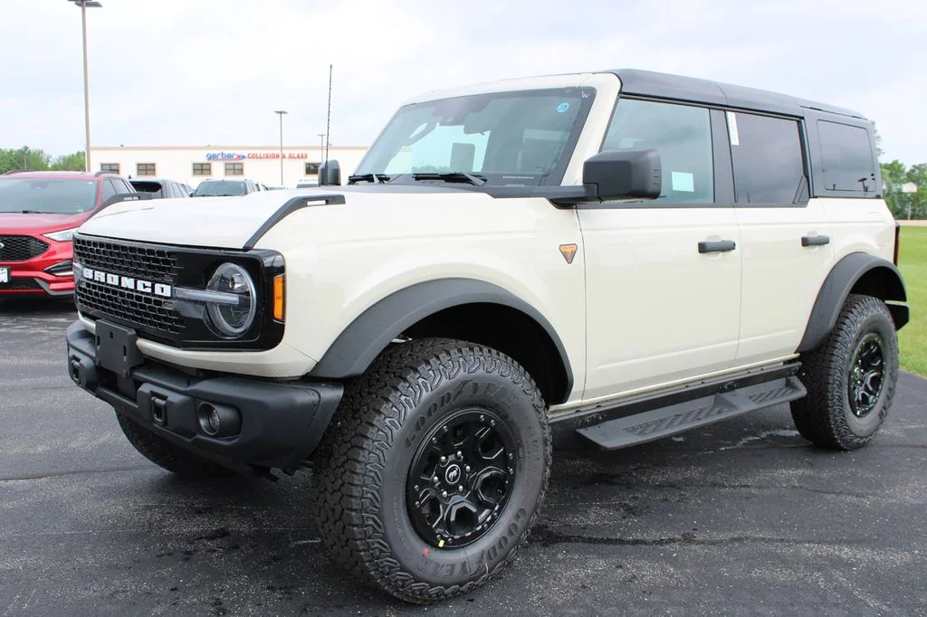 New 2026 Desert Sand Ford Badlands® image 3