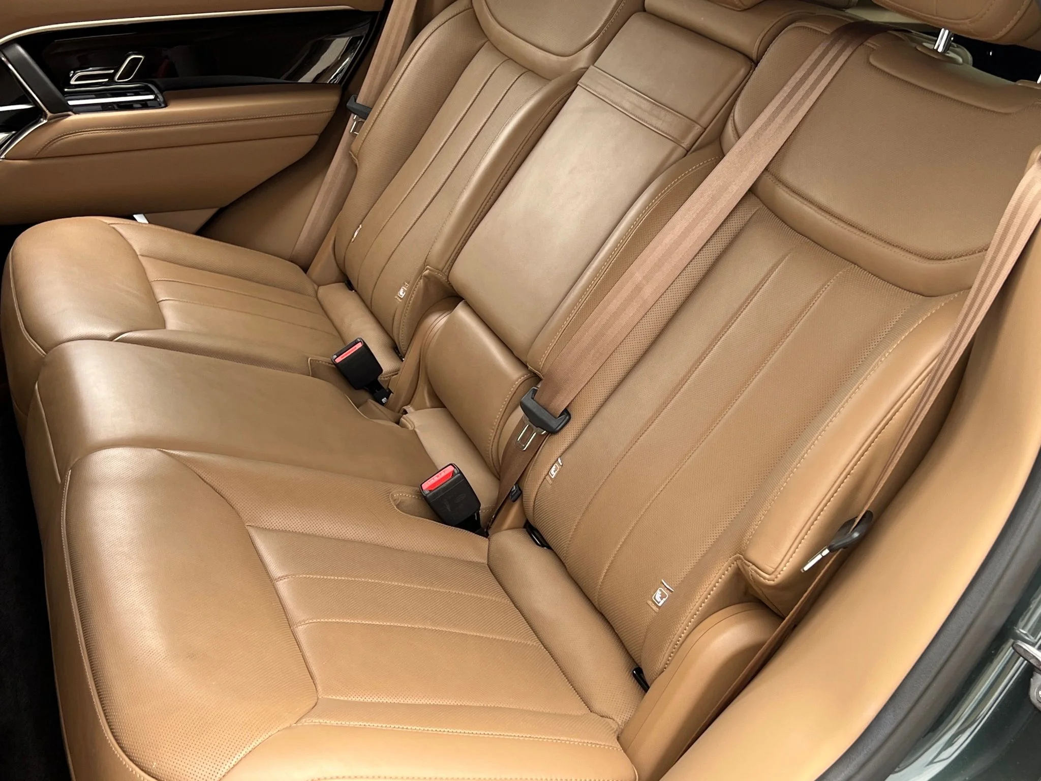 Used 2023 Green Land Rover SE image 16