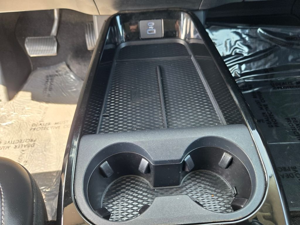 Used 2021 Blue Ford Select image 16