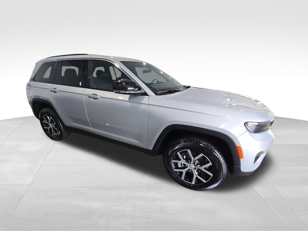 Used 2025 Silver Jeep Limited image 9