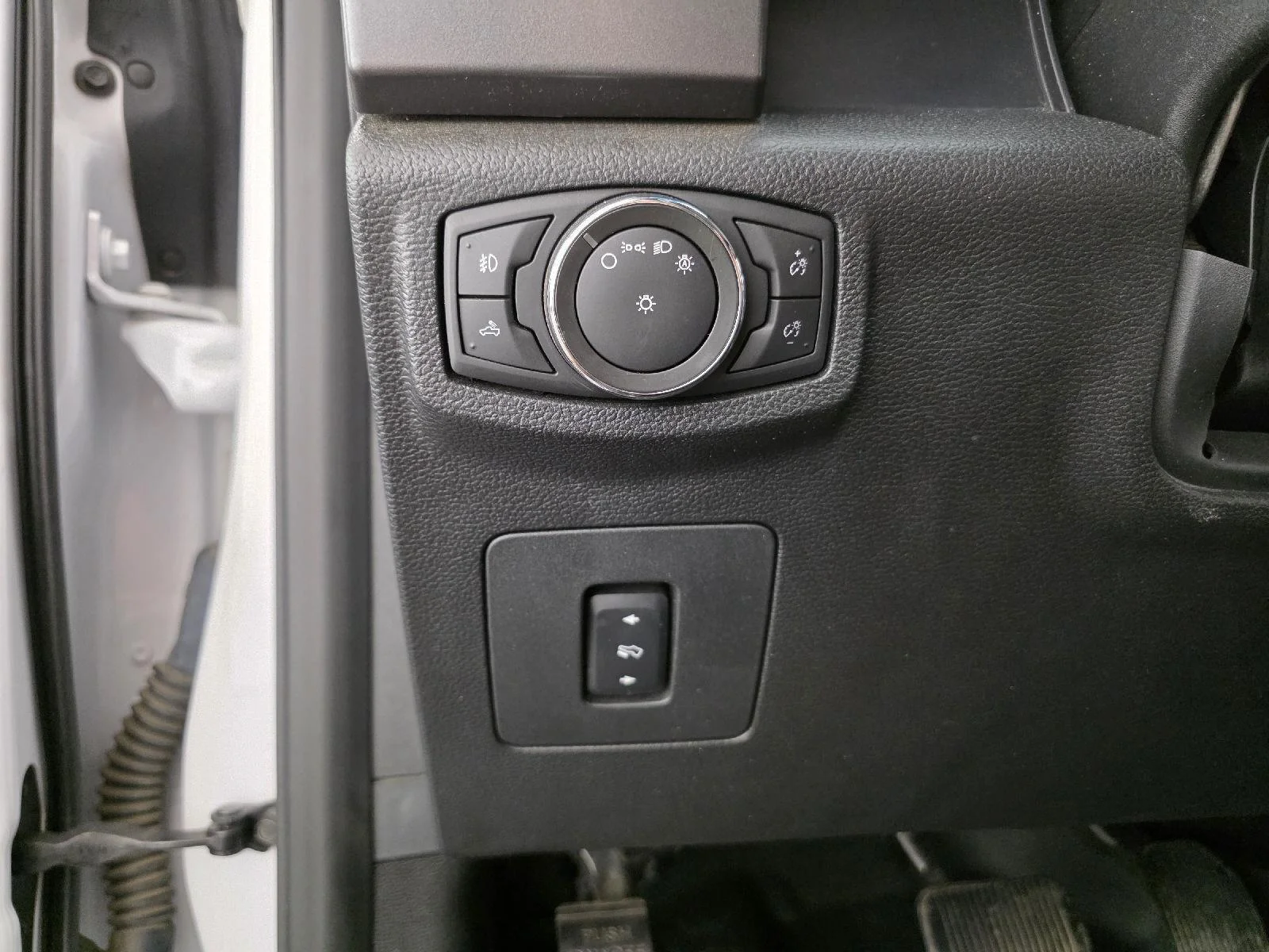 Used 2016 Oxford White Ford XLT image 31