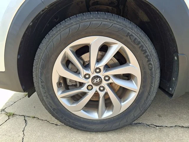 Used 2018 Silver Hyundai SEL image 28