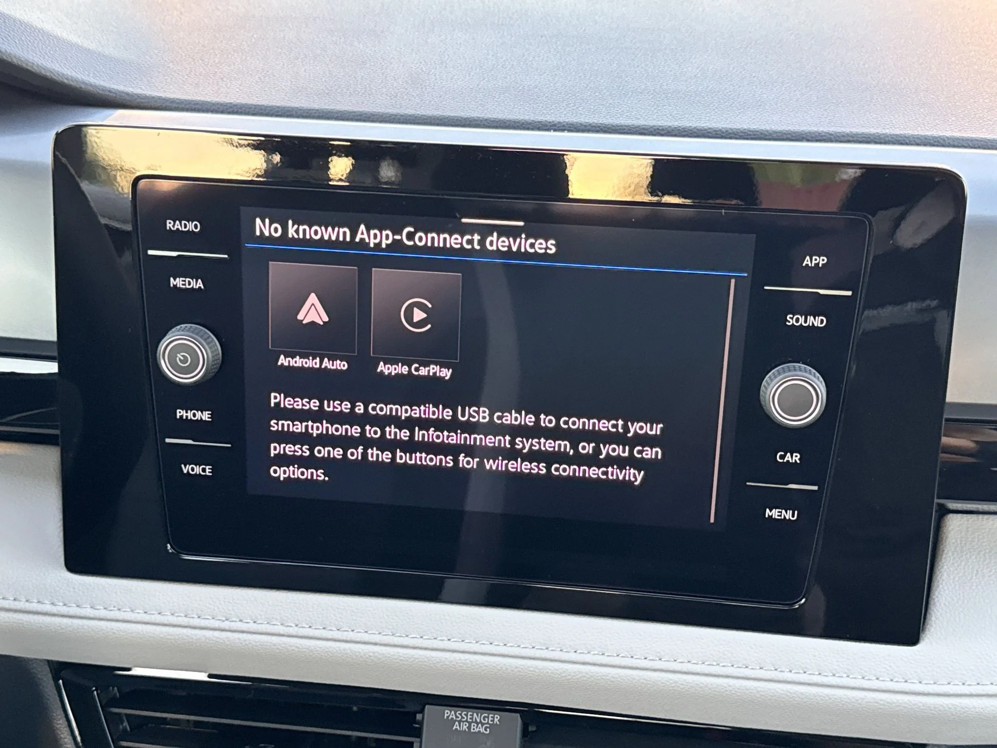 New 2027 Platinum Gray Metallic Volkswagen S image 25