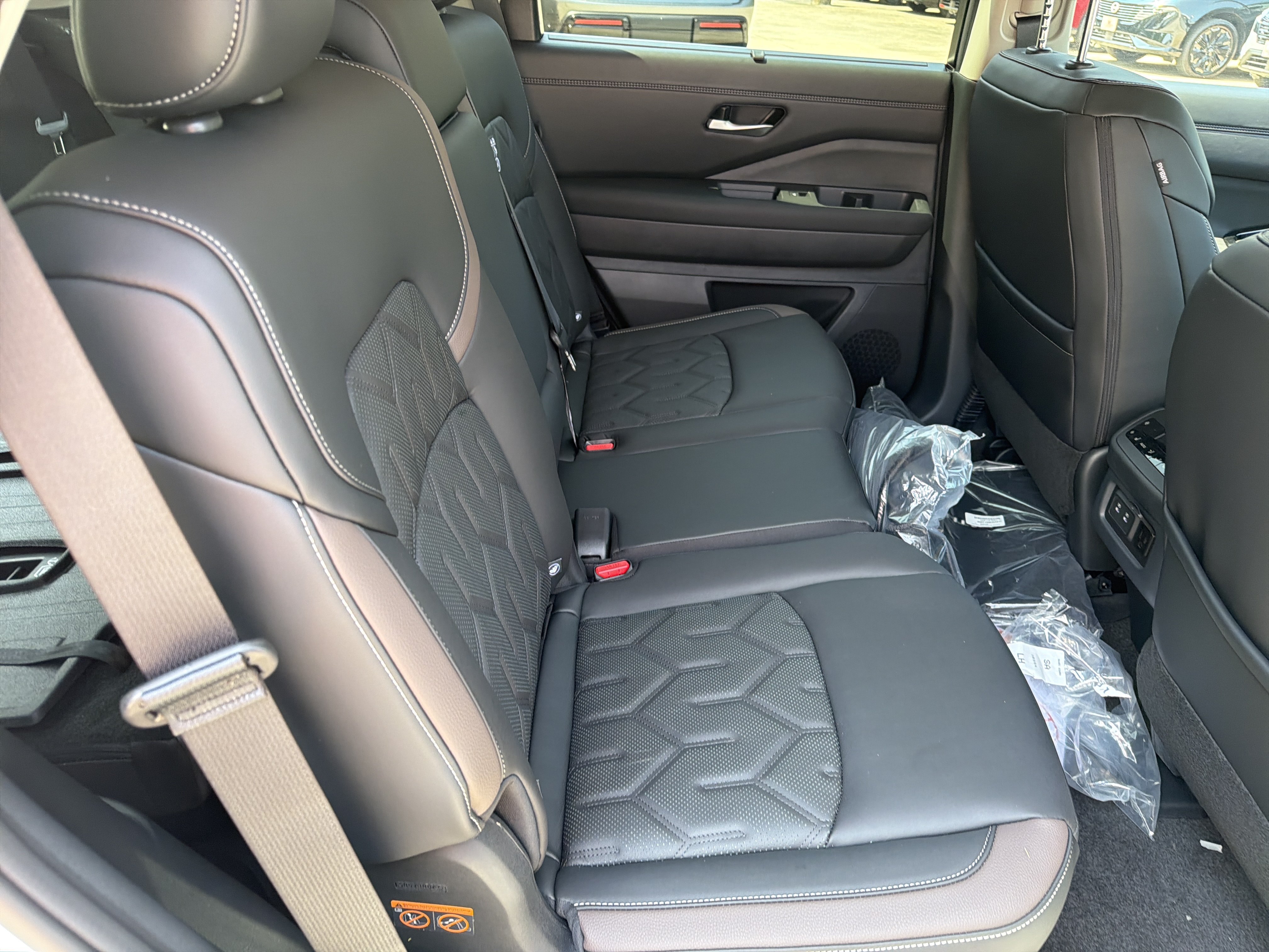 New 2026 Everest White Pearl Tricoat Nissan Platinum image 16