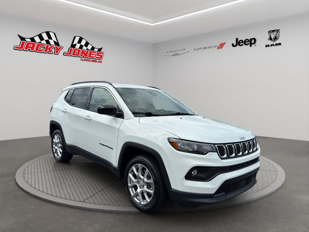 Used 2023 Bright White Clearcoat Jeep Latitude Lux image 13