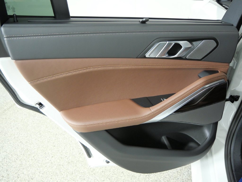 New 2027 Mineral White Metallic BMW xDrive40i image 30