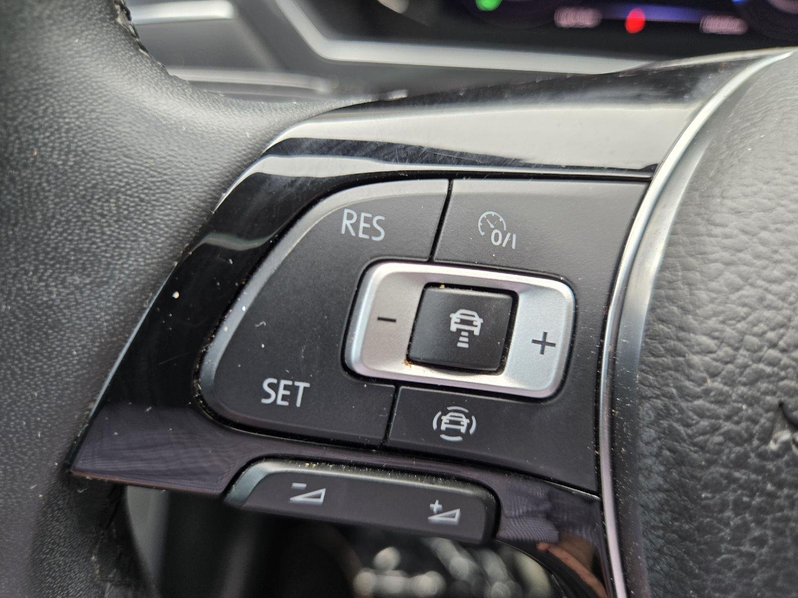Used 2020 Deep Black Pearl Volkswagen SEL image 25