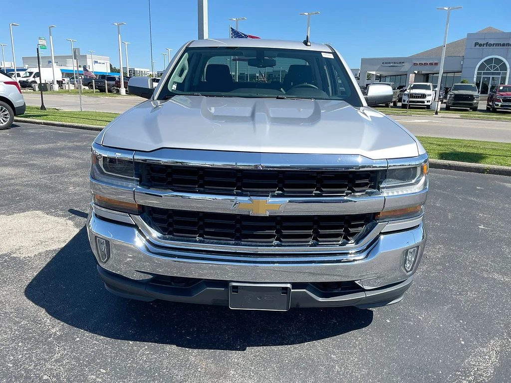 Used 2018 Silver Ice Metallic Chevrolet LT image 28