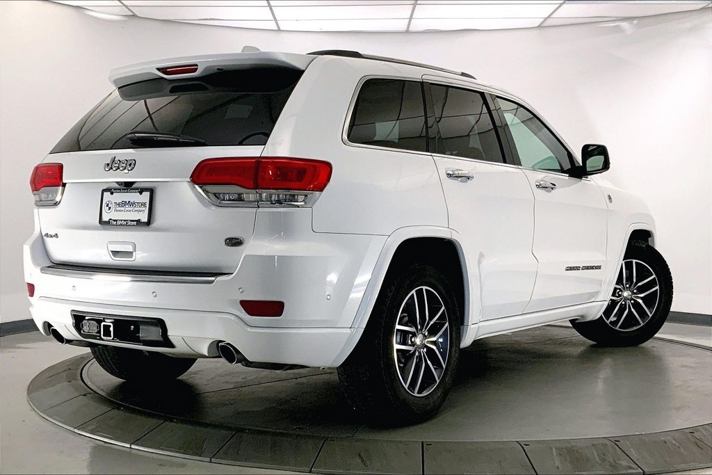 Used 2018 Ivory Jeep Overland image 12