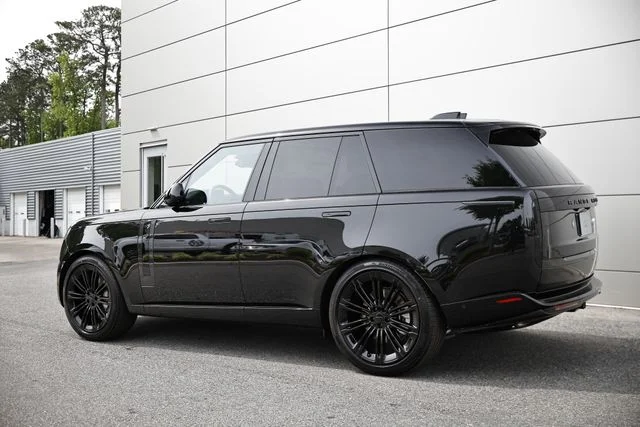 New 2026 Santorini Black Land Rover SE image 7