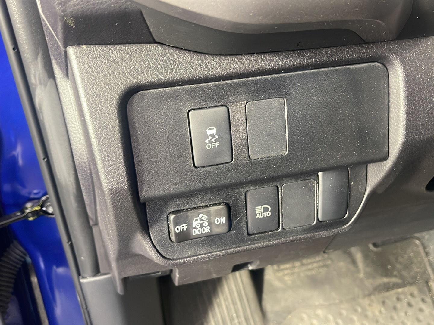 Used 2023 Blue Crush Metallic Toyota SR5 image 12