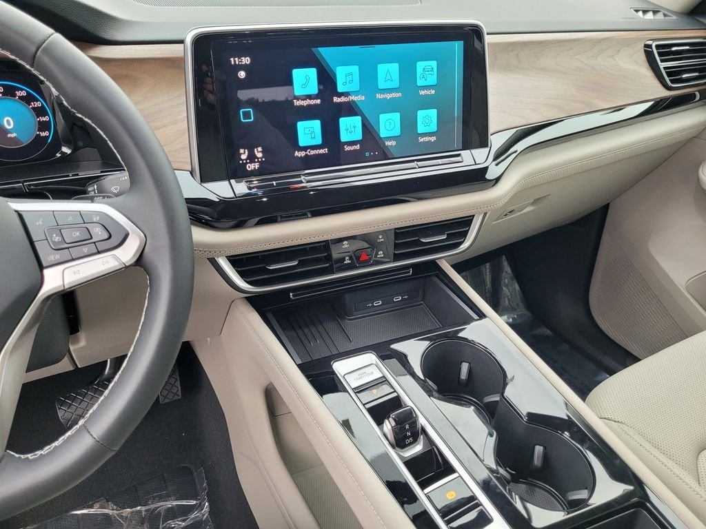 New 2026 White/off-white Volkswagen 2.0T SE w/Technology image 19