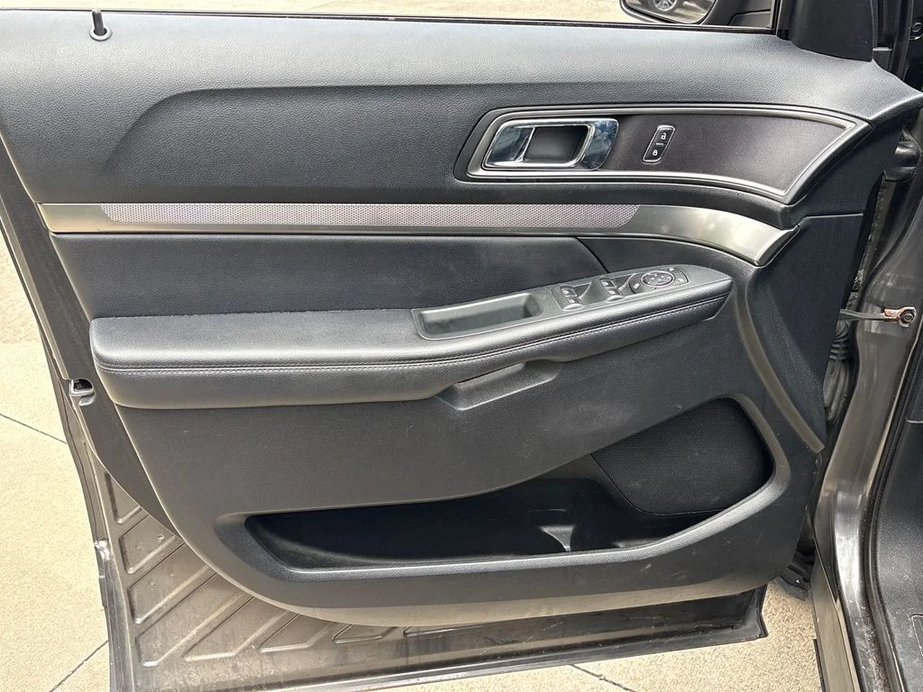 Certified Used 2018 Gray Ford XLT image 15