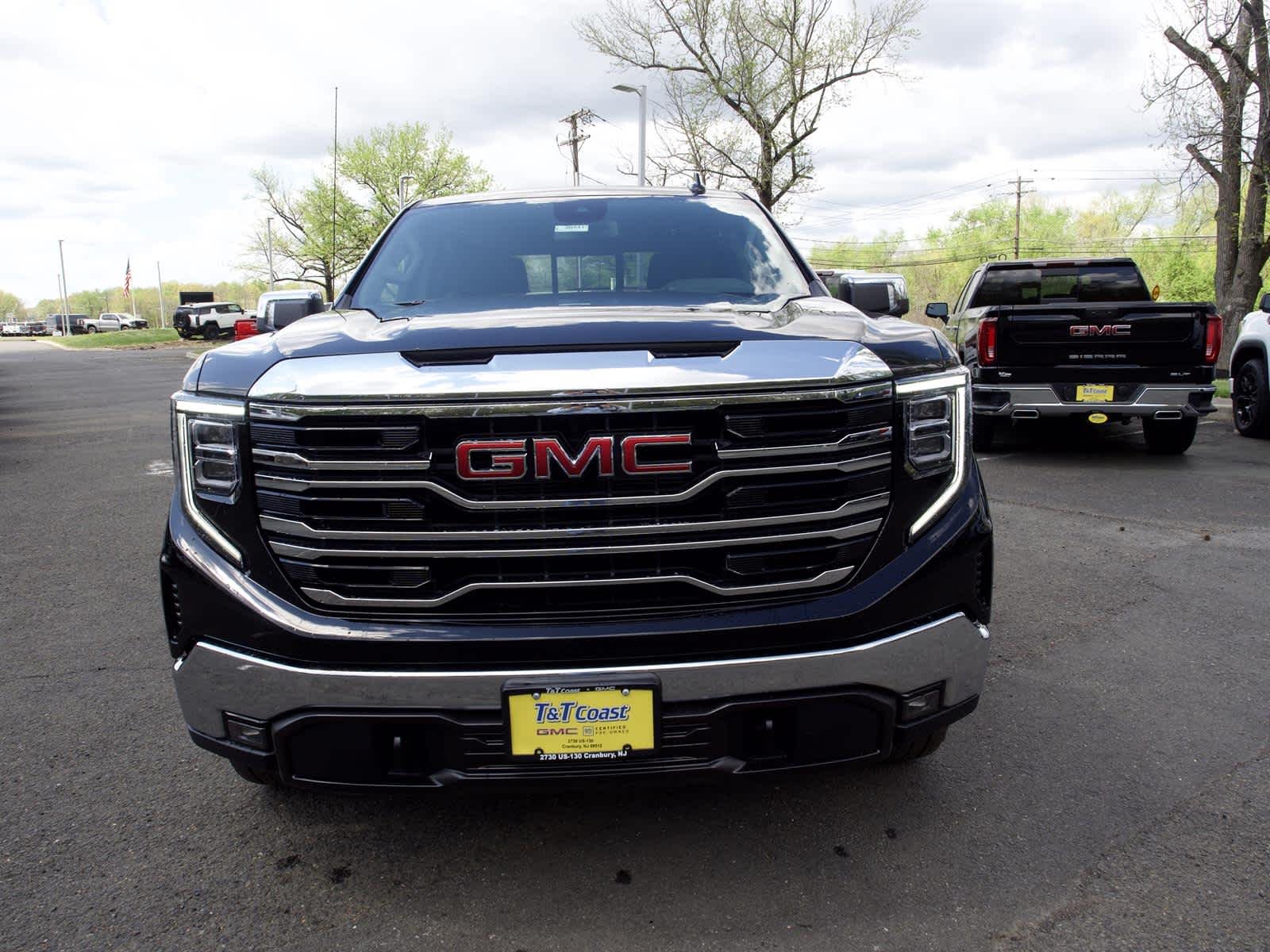 New 2026 Onyx Black GMC SLT image 2