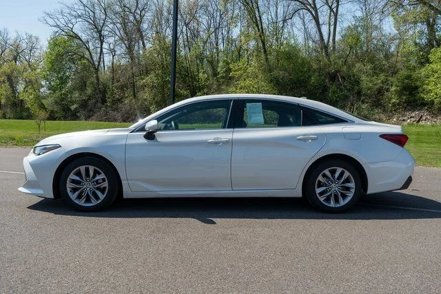 Used 2022 Beige Toyota XLE image 9
