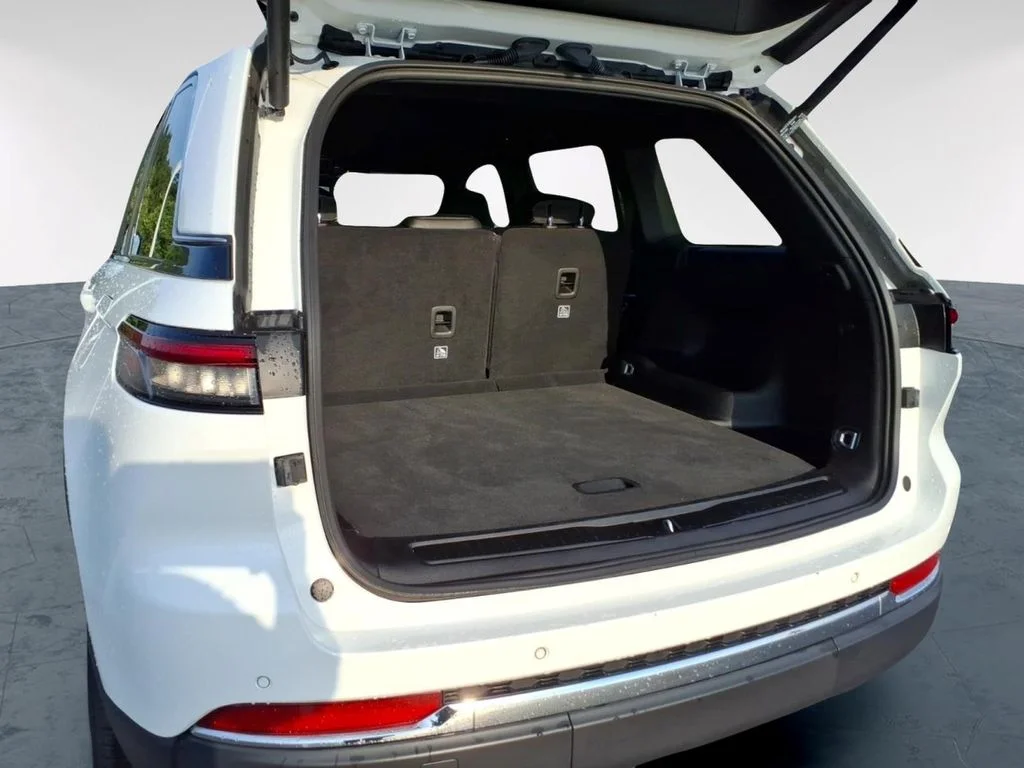 Used 2024 White Jeep Limited image 11