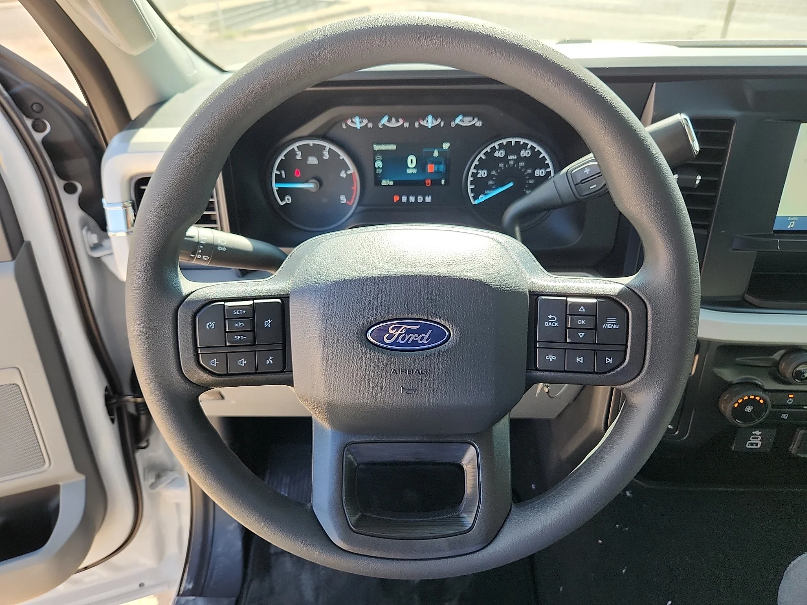 New 2027 Oxford White Ford XLT image 21