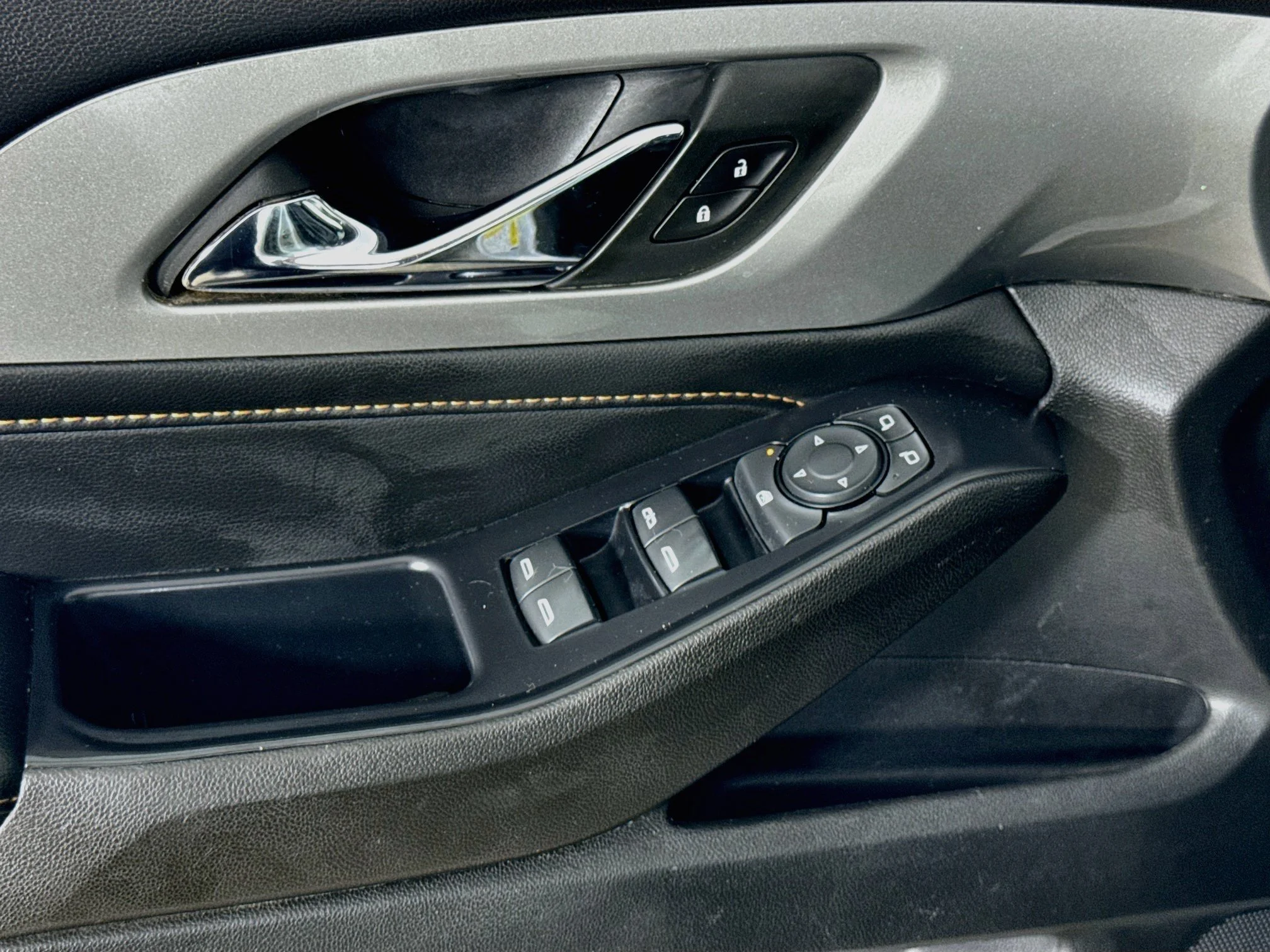 Used 2021 SILVER ICE METALLIC Chevrolet LT Leather image 20