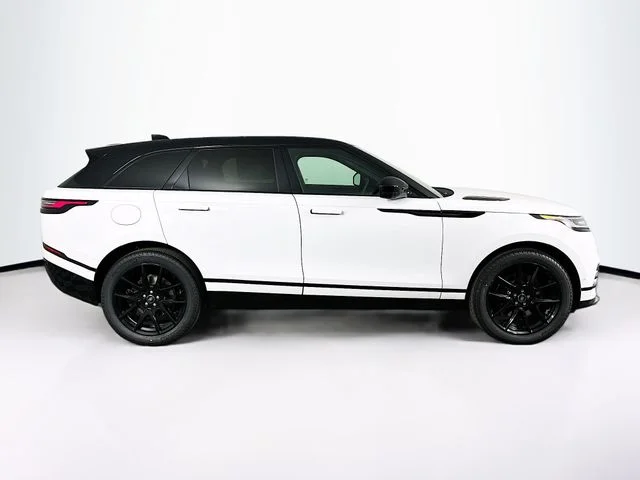 Certified Used 2026  Land Rover Dynamic SE image 4