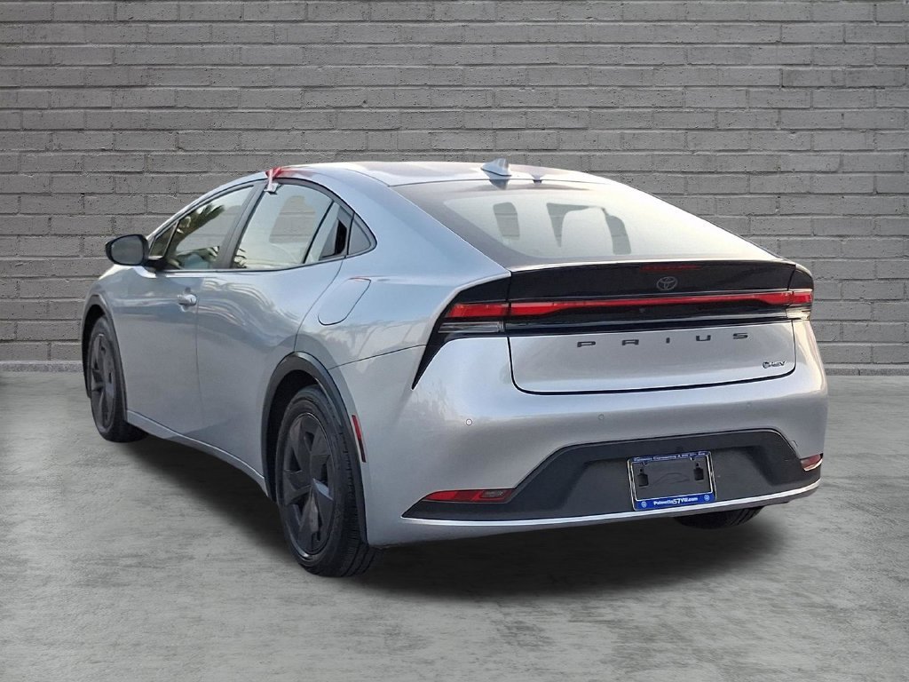 Used 2025  Toyota LE image 4