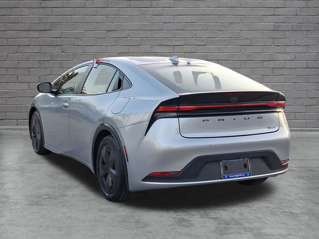 Used 2025  Toyota LE image 4