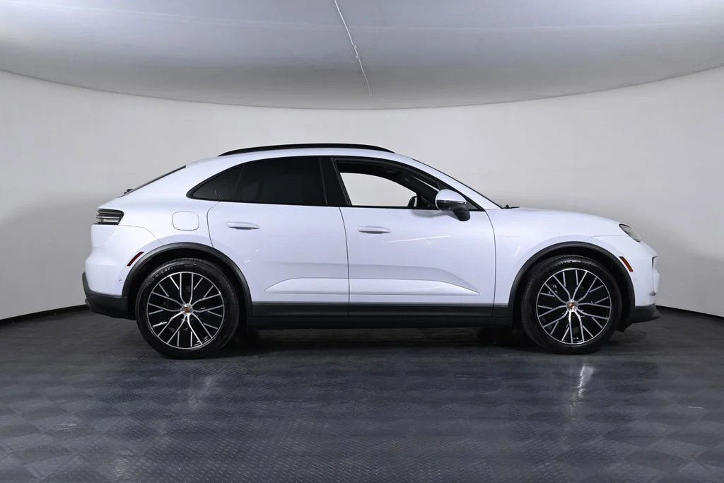 Used 2025 Ice Grey Metallic Porsche  image 8