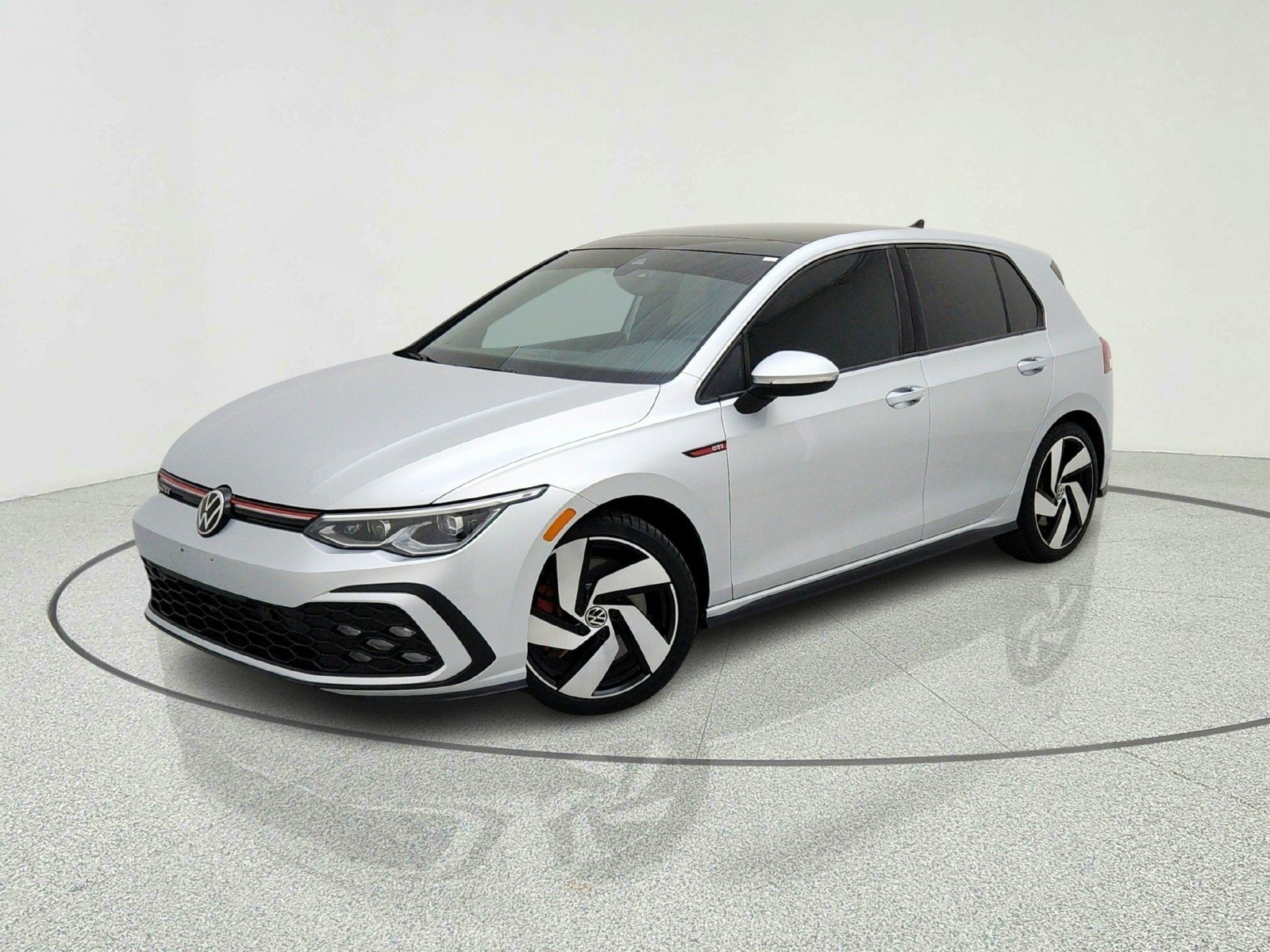 Used 2022 Reflex Silver Metallic Volkswagen SE image 1