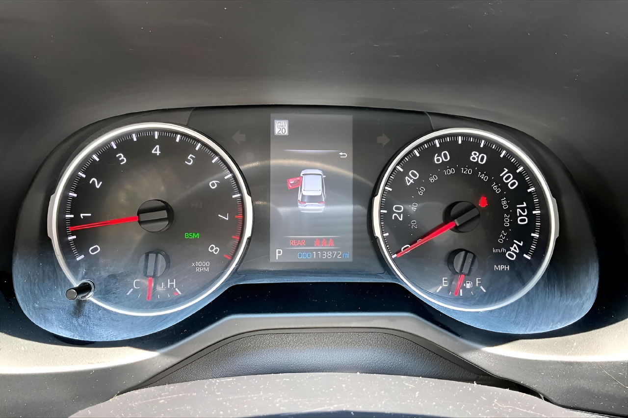 Used 2021  Toyota XLE image 12
