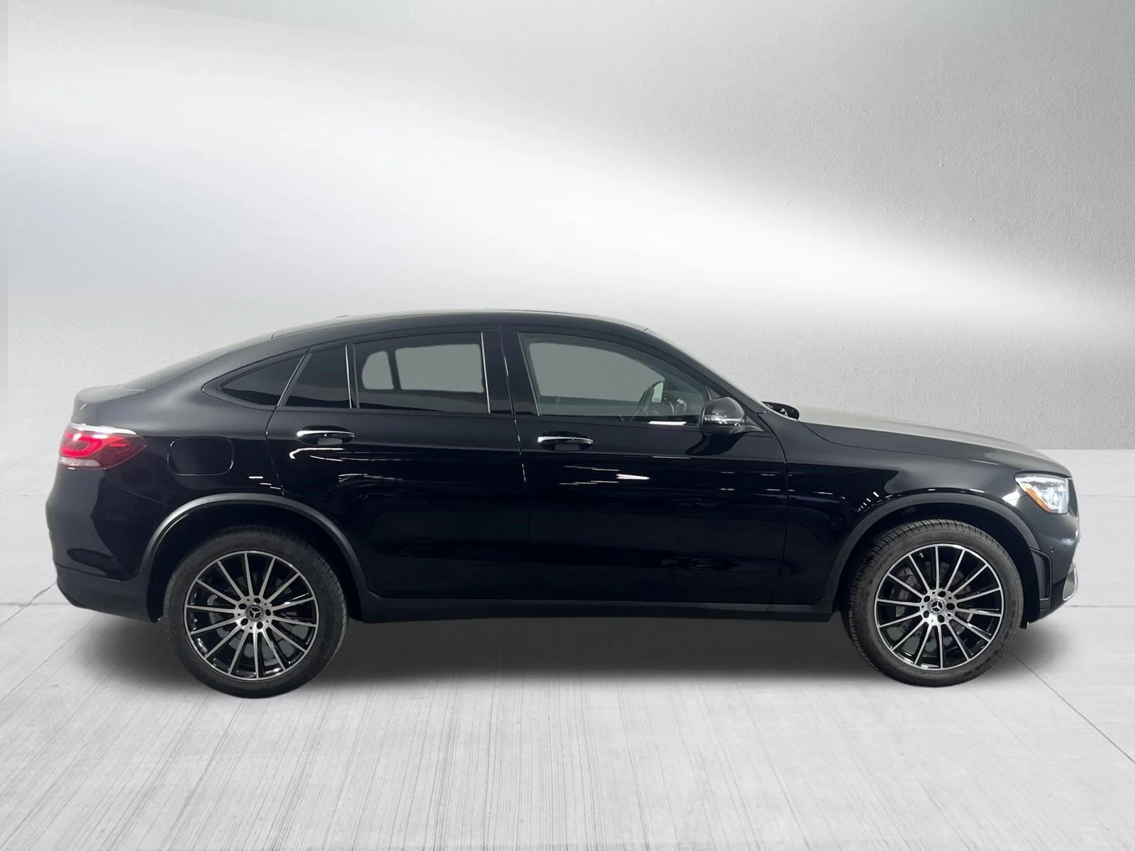 Used 2023 Obsidian Black Metallic Mercedes-Benz GLC 300 image 8