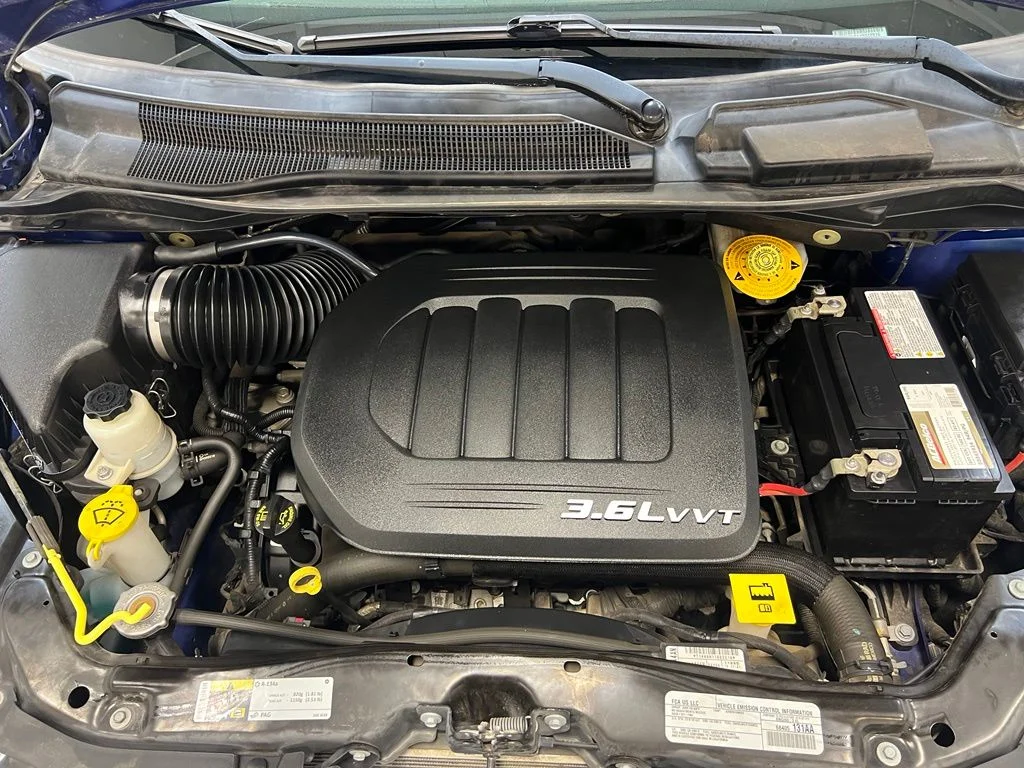 Used 2018 Blue Dodge SE image 31
