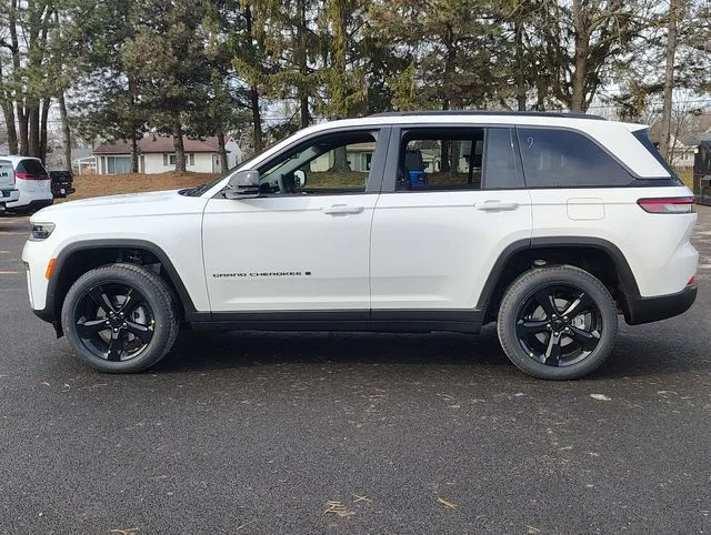 New 2026 Bright White Clear-Coat Exterior Paint Jeep Limited image 5