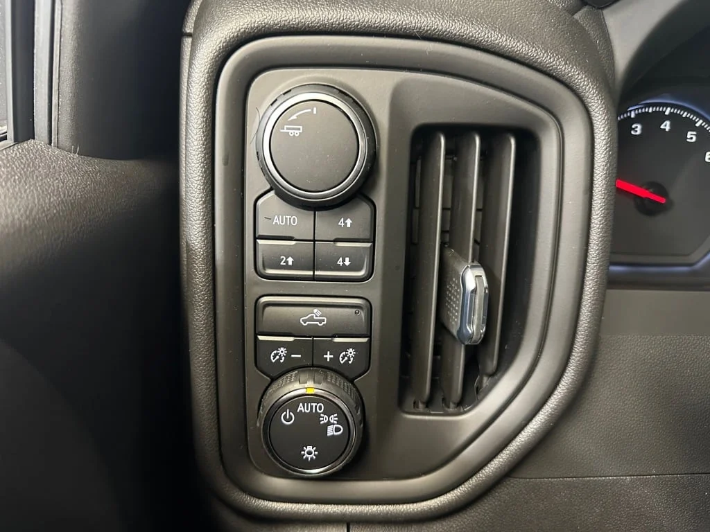 2023 Chevrolet Silverado 1500 Custom - Photo 11