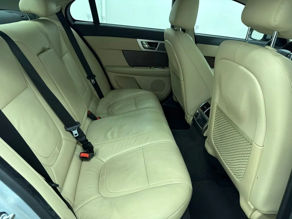 Used 2015  Jaguar 2.0T Premium image 27
