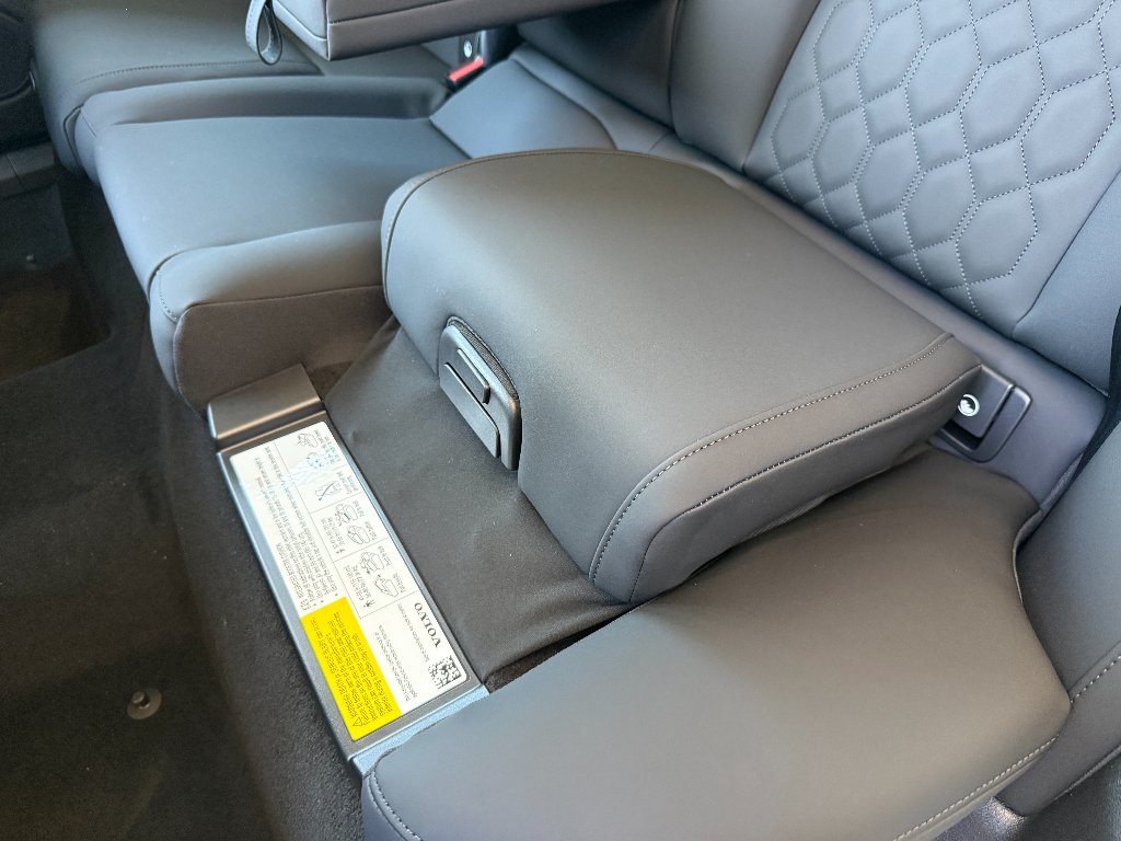 New 2026 Aurora Silver Volvo Plus image 23